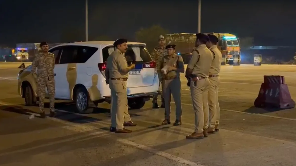 क्या है गुना का 'सेटलमेंट केस', जिसके कारण SP पर गिरी गाज, जानिए DIG ने क्या बताया Policemen- India TV Hindi