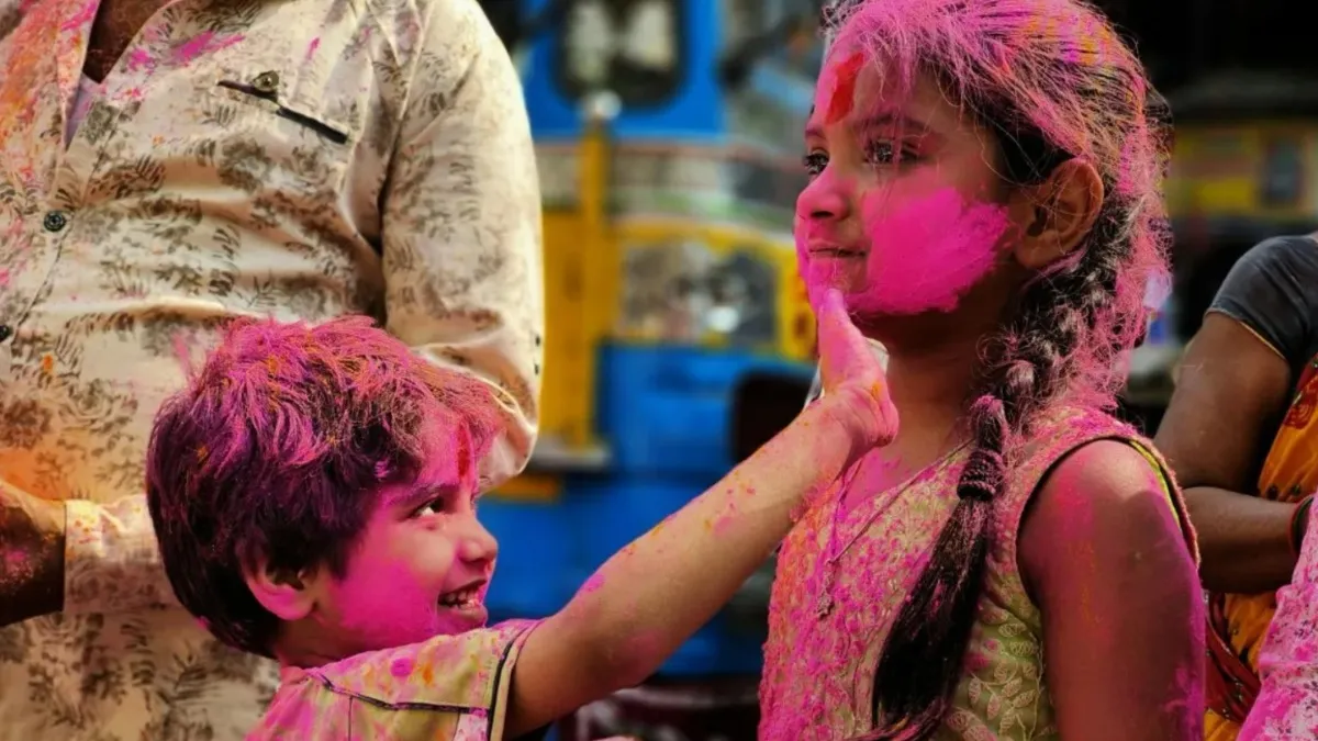 Safe Holi for Kids: होली में बच्चों की आंख, नाक और कान का कैसे रखें ख्याल, ENT स्पेशलिस्ट ने बताई गाइडलाइंस होली के रंगों से बच्चे को कैसे बचाएं- India TV Hindi