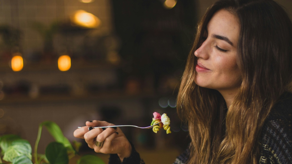 अगर आप रात में 9 से 10 के बीच खाना खाते हैं तो इससे आपके शरीर पर किस तरह का प्रभाव पड़ता है? अगर आप रात में 9 से 10 के बीच खाना खाते हैं तो इससे आपके शरीर पर किस तरह का प्रभाव पड़ता है?