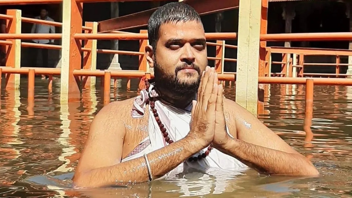 मैं शिव हूं-तुम पार्वती" कहकर महिला से रेप का आरोपी धर्मगुरु ऋषिकेश वैद्य  गिरफ्तार, अशोक खरात केस के बाद खुली पोल - India TV Hindi