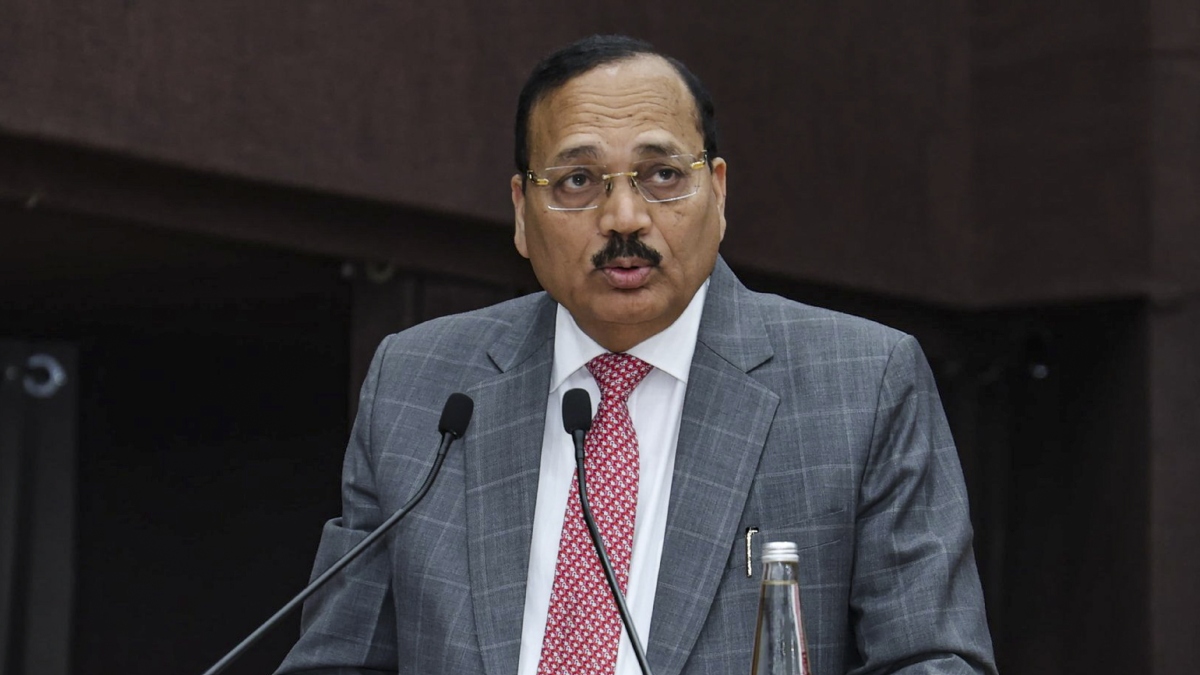 ‘आधी रात को ये सब पिटिशन ड्राफ्ट करते हो क्या? वकील नहीं होते तो जुर्माना लगाता’, शराब से जुड़ी PIL पर भड़के CJI