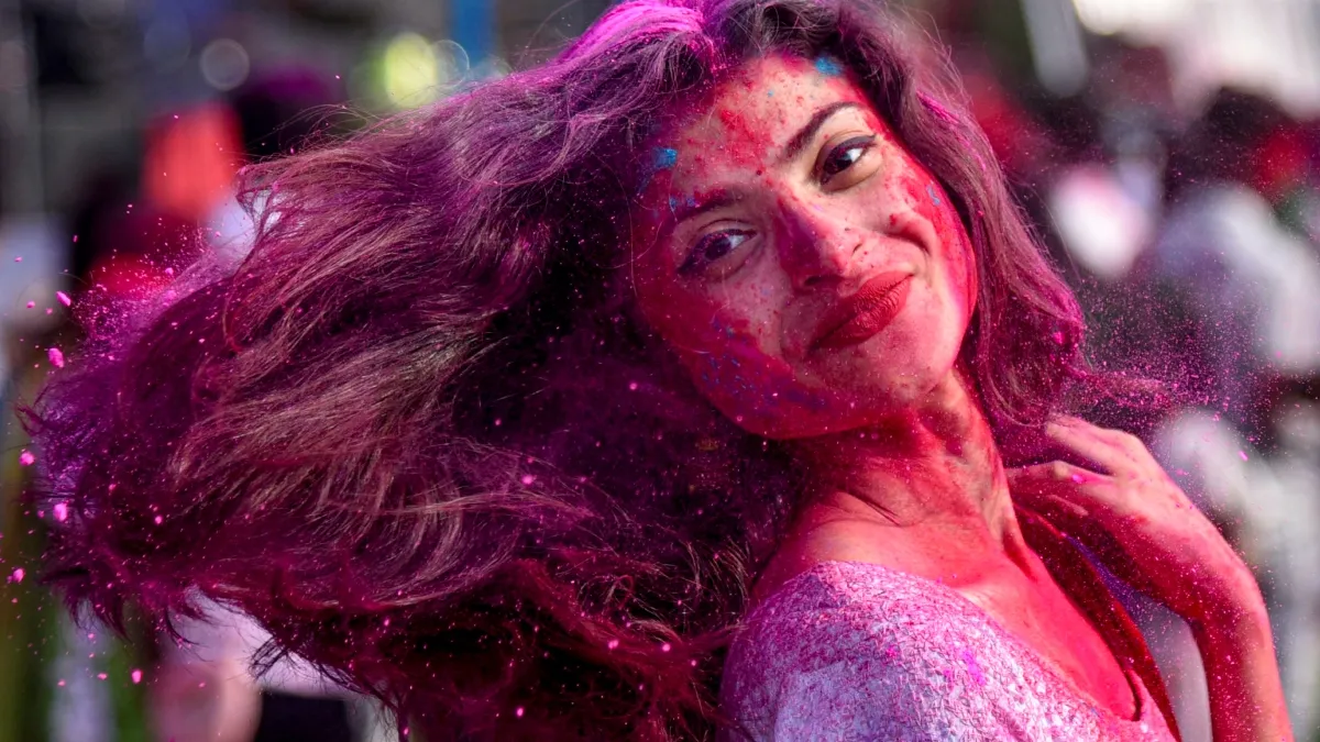 Holi Celebration Today Live Updates: देश में बड़े धूमधाम के साथ मनाई जा रही है होली, देखिए शानदार तस्वीरें होली सेलिब्रेशन- India TV Hindi