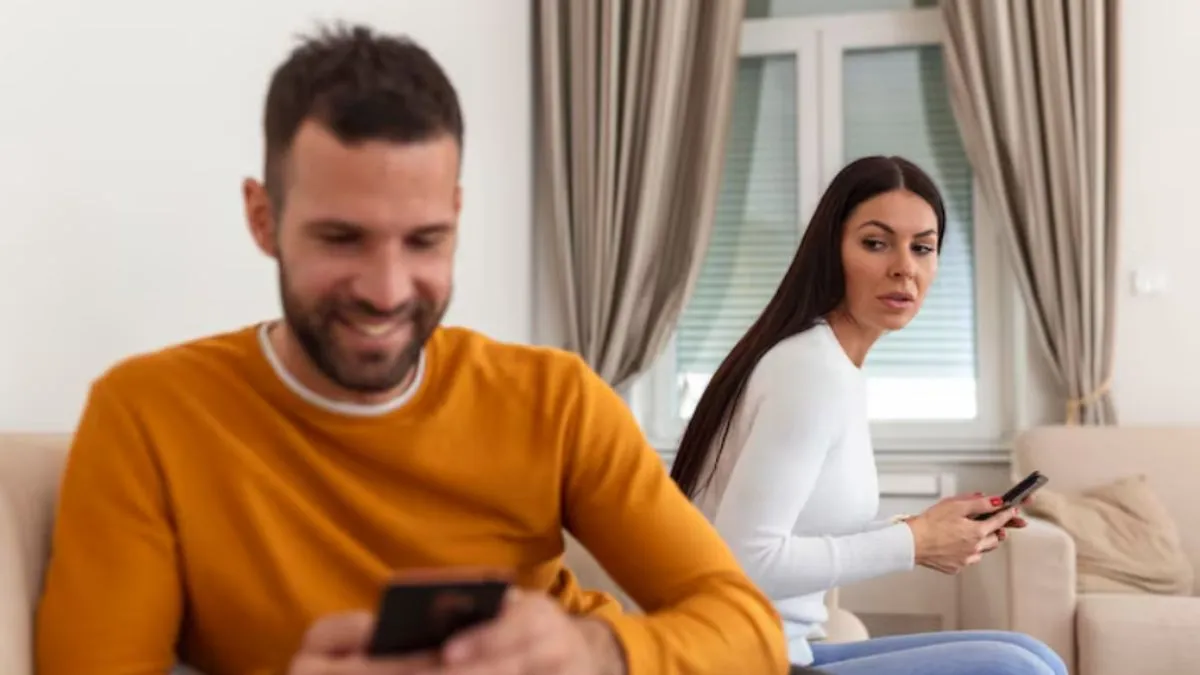 ₹85 हजार में बेवफा पति को किराए पर दे रही महिला, तलाक की बजाय खोज निकाला अनोखा जुगाड़; जानिए पूरा मामला thailand woman,Infidelity,Husband rental contract,viral story,mistress,bizarre marital dispute,love - India TV Hindi