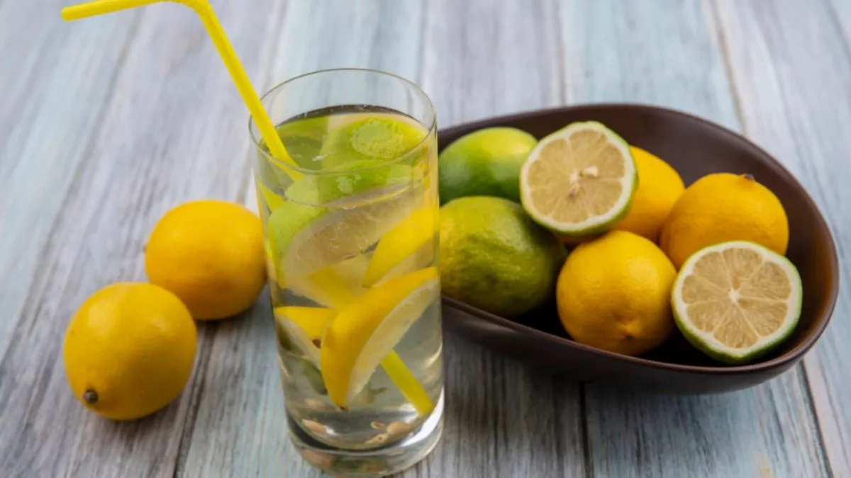 हमारे शरीर के सेल्स और नर्व्स को सही से काम करने के लिए सोडियम और पोटेशियम जैसे इलेक्ट्रोलाइट्स की जरूरत होती है। ऐसे में इस घोल में मौजूद सोडियम शरीर में तरल पदार्थों को रोकने और ब्लड प्रेशर को नियंत्रित रखने में मदद करता है। 