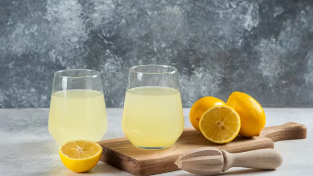 ज्यादा गर्मी की वजह से कई बार ब्लड प्रेशर कम हो जाता है, जिससे बेहोशी छाने लगती है। इस घोल में मौजूद नमक ब्लड वॉल्यूम को बढ़ाकर ब्लड प्रेशर को नॉर्मल बनाए रखने में मदद करता है। 