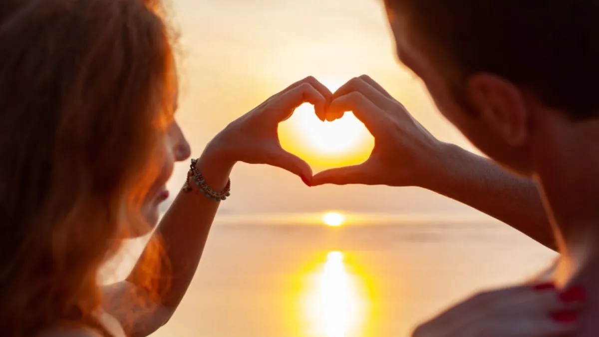 Love Horoscope 10 April 2026: प्रेम जीवन में किन लोगों को होंगे अच्छे अनुभव, किन्हें रहना होगा सावधान? लव राशिफल से जानें सभी राशियों का हाल Love Horoscope - India TV Hindi