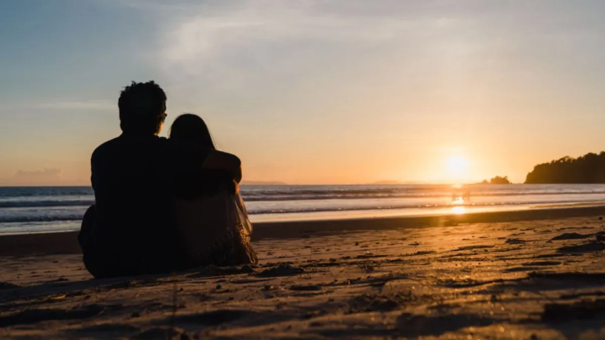 Love Horoscope 19 April 2026: अक्षय तृतीया पर 4 राशियों के प्रेम जीवन में बढ़ेंगी खुशियां, पार्टनर से मिल सकता है खास सरप्राइज Love Horoscope - India TV Hindi