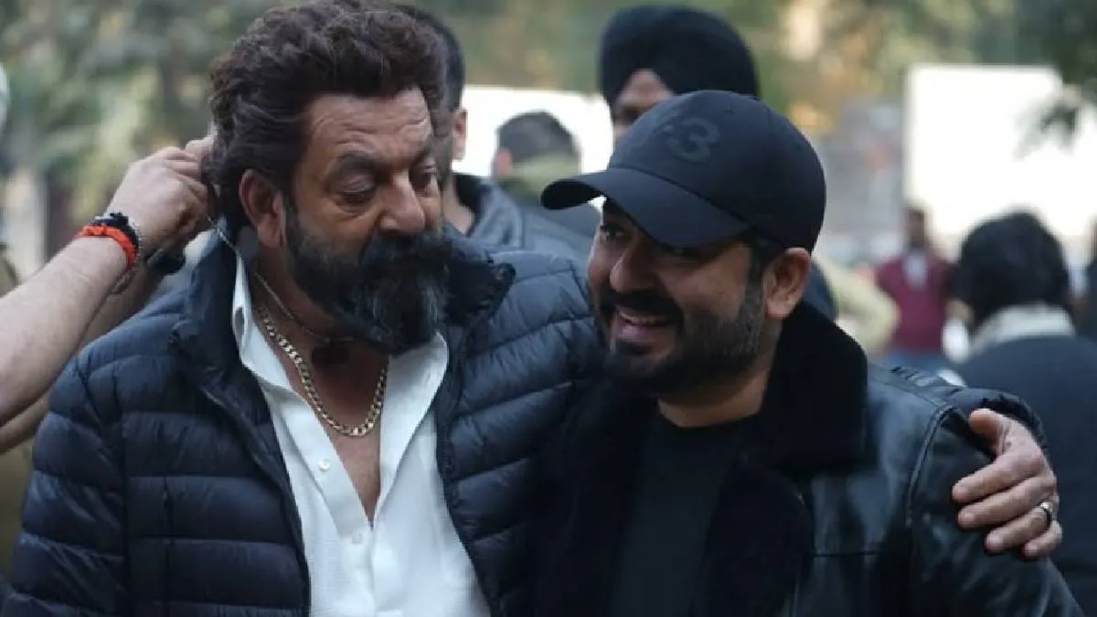 अभिनेता ने कहा, 'मुझे आदित्य की फिल्म 'अश्वत्थामा' में एक भूमिका निभानी थी। लेकिन फिर वह फिल्म बंद हो गई। सभी कलाकारों के साथ कॉन्ट्रेक्ट हो चुका था, सब कुछ तय हो गया था। लेकिन जब मैंने 'धुरंधर' देखी, तो मुझे लगा कि काश मैं भी इसका हिस्सा होता। हर कोई अक्षय खन्ना की फिल्म में सर्वश्रेष्ठ अभिनय के लिए प्रशंसा कर रहा था, लेकिन मुझे लगा कि आदित्य और रणवीर सिंह उनसे कहीं बेहतर थे। दर्शक देख सकते हैं कि अक्षय का किरदार बखूबी गढ़ा गया है, शानदार है, बैकग्राउंड म्यूजिक भी बेहतरीन है, सब कुछ उनके पक्ष में है।' (Image Source-Instagram@suniel.shetty, adityadharfilms)