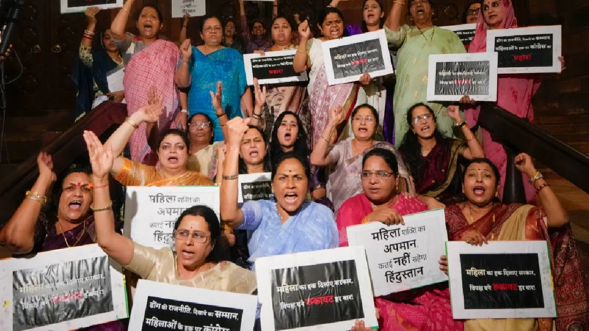 Women's Reservation Bill LIVE Update: 'सरकार की साजिश उजागर हुई, ये संविधान और विपक्षी एकता की जीत': प्रियंका गांधी - India TV Hindi