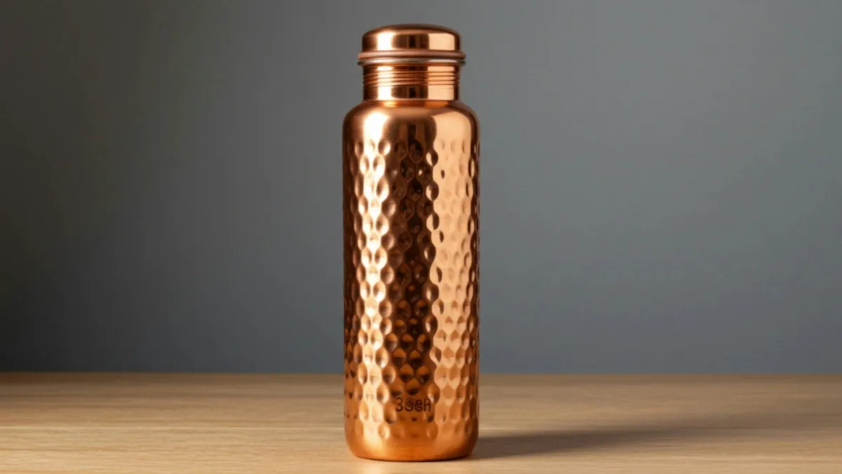 सुबह खाली पेट तांबे के बर्तन में पानी पीने से क्या होता है? जानें फायदे सुबह खाली पेट तांबे के बर्तन में पानी पीने से क्या होता है? जानें फायदे