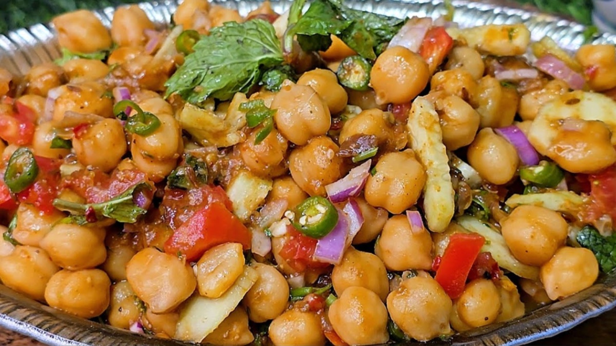 घर पर बना लें कैल्शियम और प्रोटीन से भरपूर छोले चाट, बिना तेल मसाले के मिलेगा बेहतरीन स्वाद, नोट करें रेसिपी घर पर बना लें कैल्शियम और प्रोटीन से भरपूर छोले चाट, बिना तेल मसाले के मिलेगा बेहतरीन स्वाद, नोट करें रेसिपी