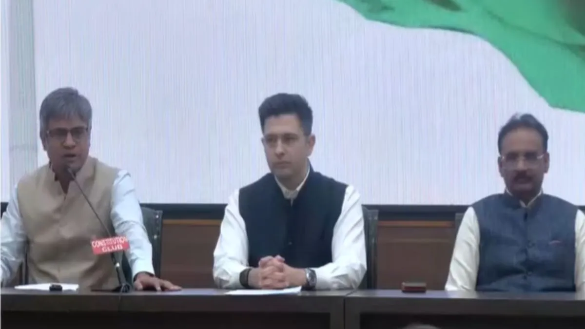 AAP संसदीय दल में टूट! राघव चड्ढा बोले- हमारे साथ पार्टी के दो-तिहाई सांसद - India TV Hindi