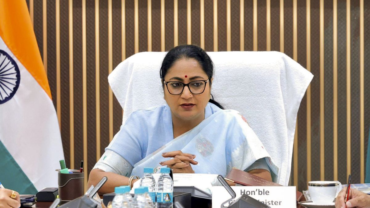 CM रेखा गुप्ता ने कहा, “दिल्ली में LPG की कोई कमी नहीं, घबराहट में भीड़ ना लगाएं, सिलेंडर की समय पर होम डिलीवरी”