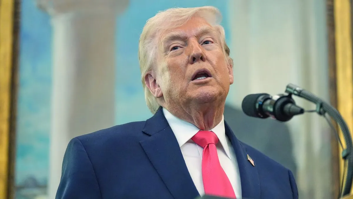 Iran US War Ceasefire Live: ईरान-अमेरिका युद्ध विराम की बड़ी शर्त, ईरान होर्मुज से गुजरने वाले जहाजों से वसूलेगा 20 लाख डॉलर का जुर्माना डोनाल्ड ट्रंप, अमेरिका के राष्ट्रपति। - India TV Hindi