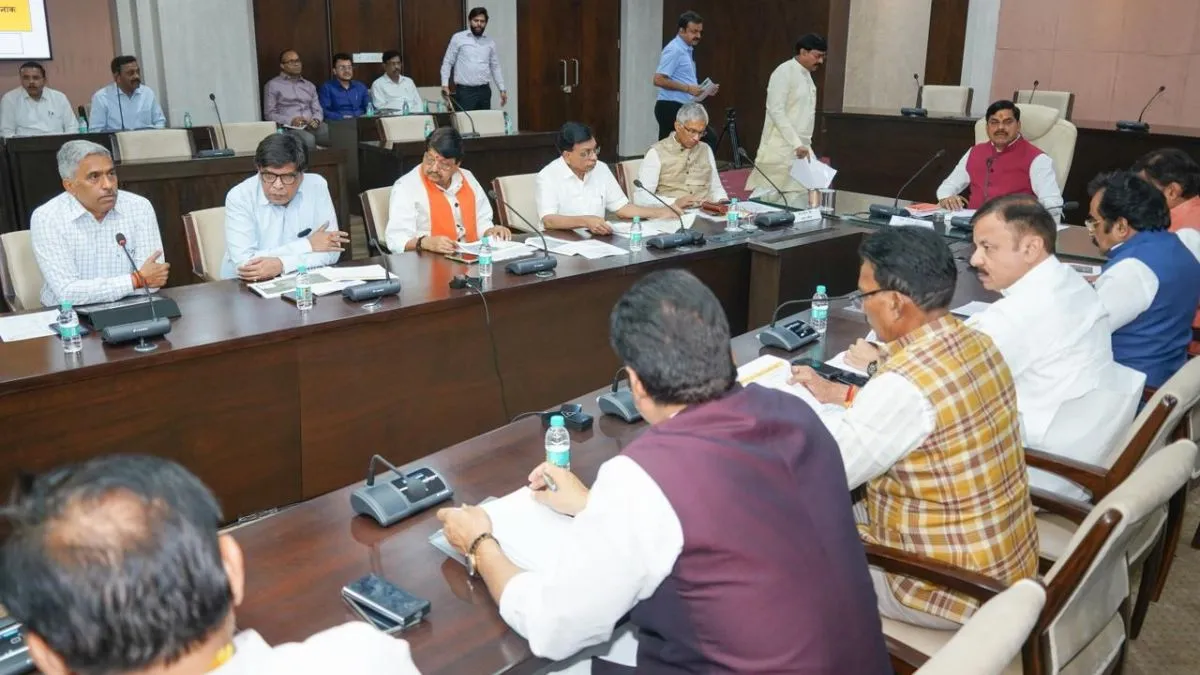 सिंहस्थ कुंभ के लिए कार्यों की डेडलाइन तय, CM मोहन यादव ने कहा- '2027 की दीपावली तक पूरे हों सारे काम' सीएम मोहन यादव की अध्यक्षता में हुई मंत्रिमंडलीय समिति की 5वीं बैठक।- India TV Hindi
