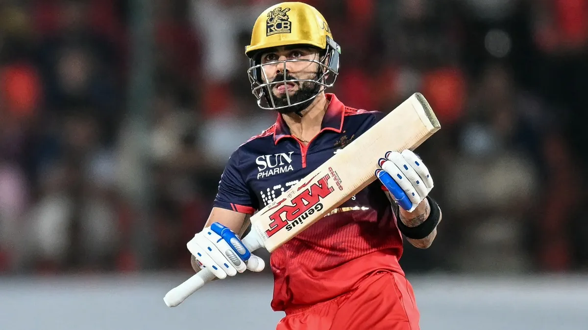 IPL 2026 में सबसे ज्यादा चौके जड़ने के मामले में दूसरे पायदान पर RCB के स्टार बल्लेबाज विराट कोहली हैं। कोहली इस सीजन 14 मैचों में 59 चौके लगा चुके हैं। कोहली टॉप पर कब्जा करने के बेहद करीब हैं। इसके लिए उन्हें सिर्फ 4 चौकों की दरकार है।