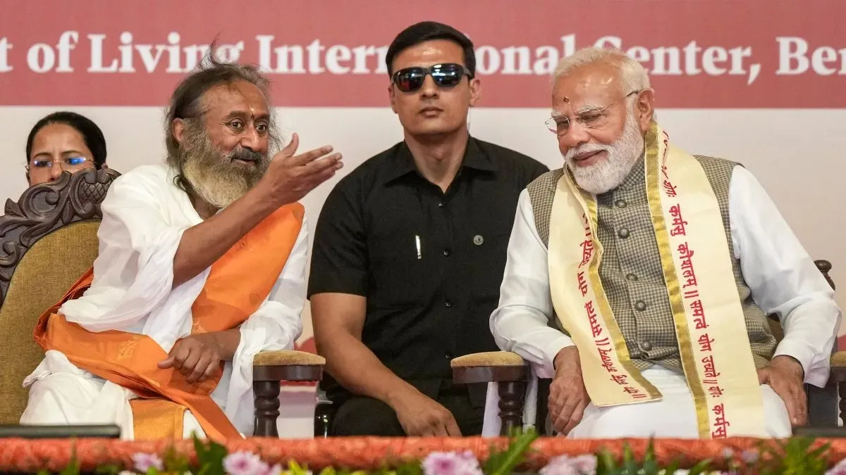 Sri Sri@70: Art of Living के 45वें स्थापना दिवस समारोह में शामिल हुए PM मोदी, ध्यान मंदिर का किया उद्घाटन, जानें क्या बोले PM Modi- India TV Hindi