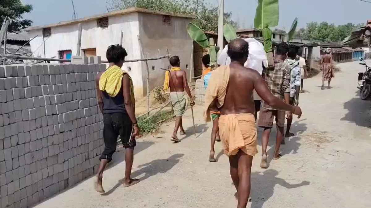 2 जगहों पर श्राद्ध कर्म के दौरान आयोजित भोज खाने से 4 लोगों की मौत, 25 लोग पड़े बीमार, मचा हड़कंप Odisha- India TV Hindi