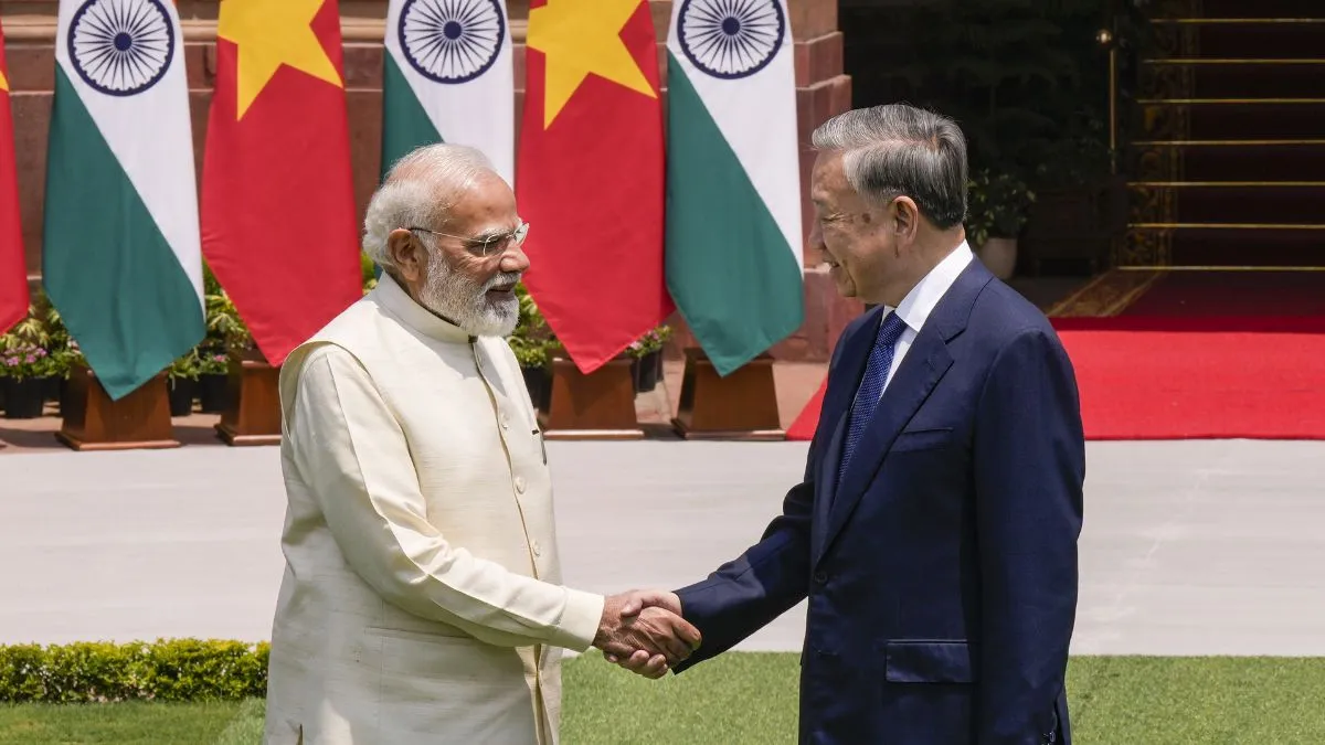 भारत और वियतनाम के संबंधों को मिला नया मुकाम, 13 अहम समझौतों पर हस्ताक्षर; PM मोदी ने तय किया नया ट्रेड टारगेट नई दिल्ली में पीएम मोदी (बाएं) और वियतनामी राष्ट्रपति तो लाम के।- India TV Hindi