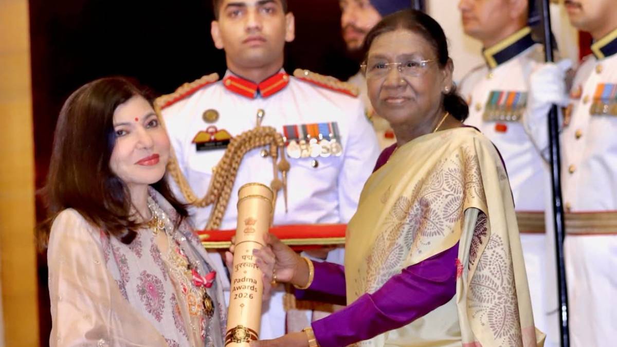 व्हीलचेयर पर देख परेशान थे फैंस, अब अलका याग्निक ने खुद बताया कैसी है तबीयत