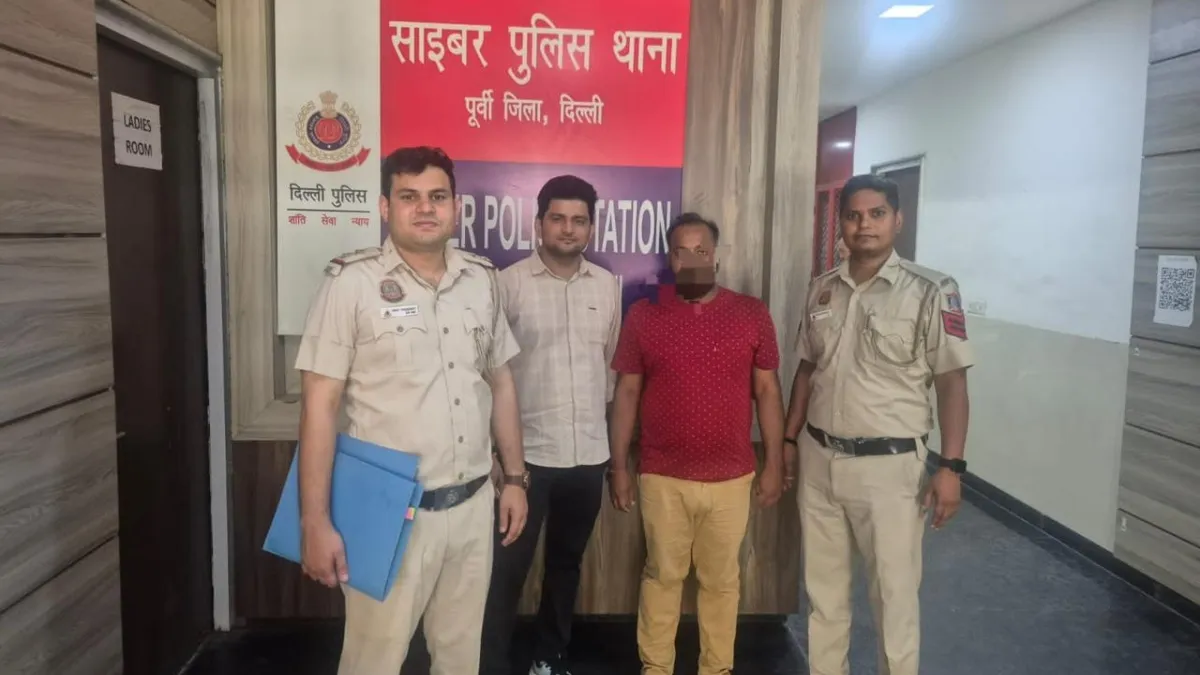 बैंक के डिप्टी मैनेजर ने ही खुलवाया ₹68 करोड़ का फर्जी खाता, देशभर में 159 लोगों से हुई ठगी, अब दिल्ली पुलिस ने दबोचा delhi police arrested Cooperative bank deputy manager- India TV Hindi