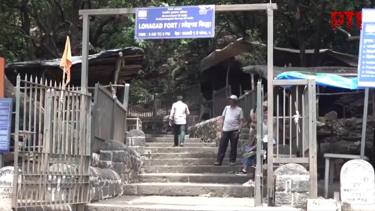 सिया को लोहगढ़ फोर्ट लेकर पहुंची पुलिस, सीन रीक्रिएट किया, आरोपी चेतन की बाइक और हेडफोन जब्त Lohagarh- India TV Hindi