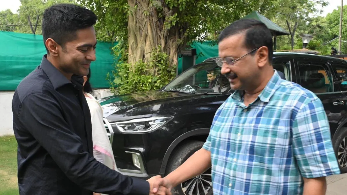 এমন পরিস্থিতিতে মনে করা হচ্ছে যে, পশ্চিমবঙ্গের পরাজয়ের পর মমতা বন্দ্যোপাধ্যায় বিজেপির বিরুদ্ধে ভারতীয় জোটকে আরও শক্তিশালী করতে চান এবং এ কারণেই তিনি অরবিন্দ কেজরিওয়ালের সঙ্গে দেখা করেছেন। মমতা বন্দ্যোপাধ্যায় কেজরিওয়ালকে রাজি করাতে পারবেন কি না, তা সোমবারের বৈঠকেই স্পষ্ট হবে।