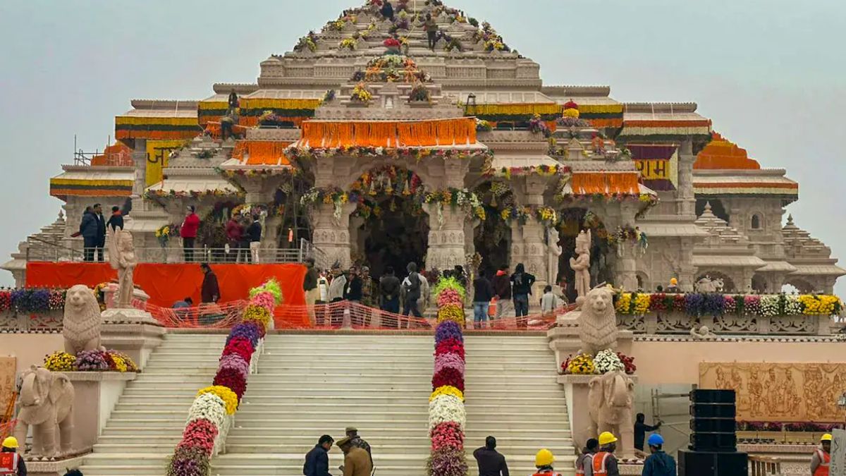 अयोध्या के राम मंदिर के चढ़ावे के मामले की जांच कर रही SIT ने CM योगी से की मुलाकात, सौंपी प्रारंभिक रिपोर्ट