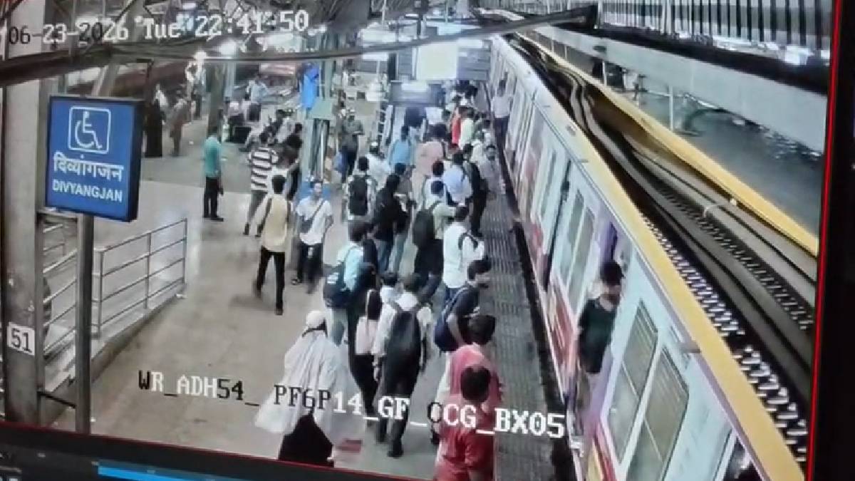 दरवाजा बंद करने की बात पर भड़का विवाद, मुंबई लोकल में युवक की चाकू घोंपकर हत्या… दरवाजा बंद करने की बात पर भड़का विवाद, मुंबई लोकल में युवक की चाकू घोंपकर हत्या…