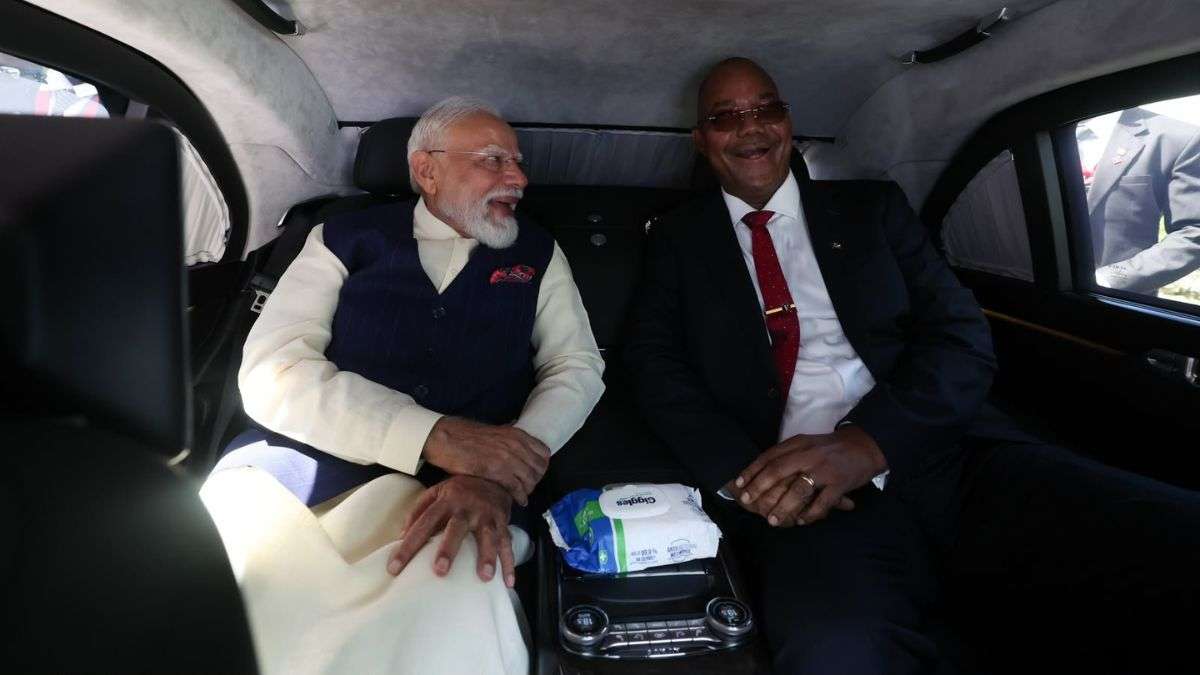 तीन दिवसीय दौरे पर सेशेल्स पहुंचे PM मोदी, हुआ भव्य स्वागत; नजर आई 'कार डिप्लोमेसी'