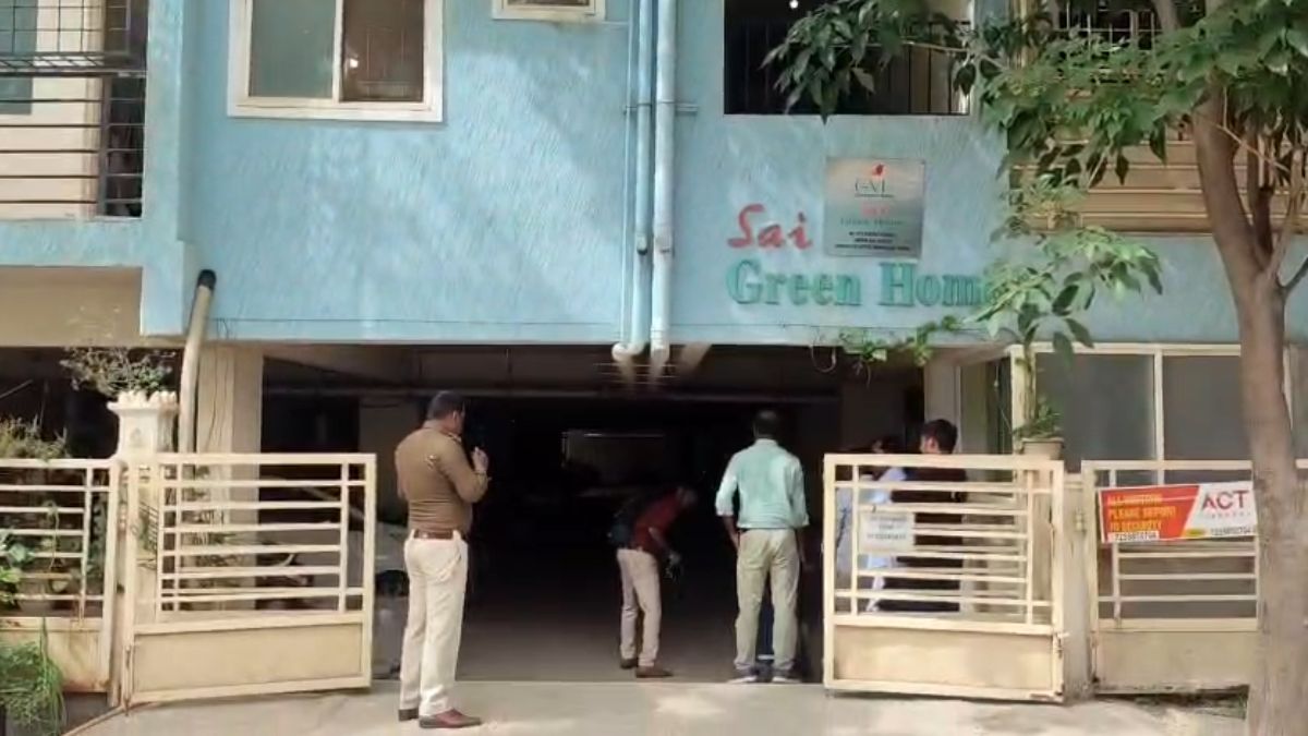 युवती ने बॉयफ्रेंड के साथ मिलकर की मां-बाप और छोटी बहन की हत्या, लिव-इन रिलेशनशिप का कर रहे थे विरोध