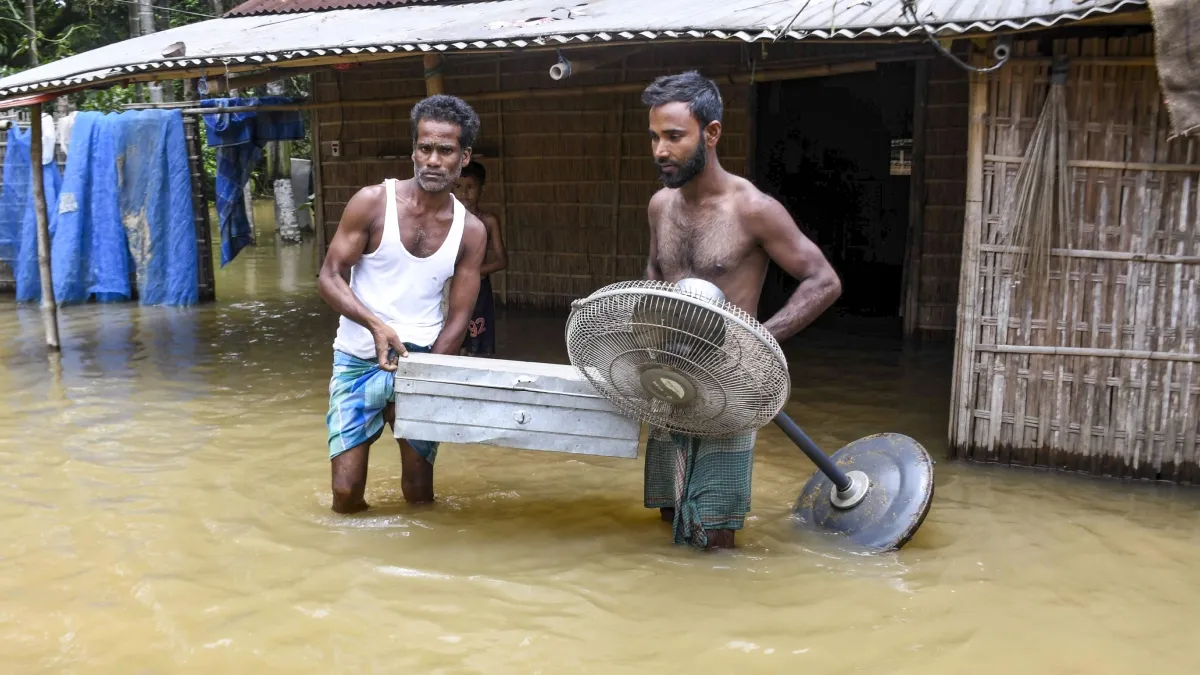असम में बाढ़ से 80 मौतें, प्रभावित जिलों में 6 महीने तक लोन चुकाने की छूट, 2.12 लाख लोग प्रभावित Assam Flood- India TV Hindi