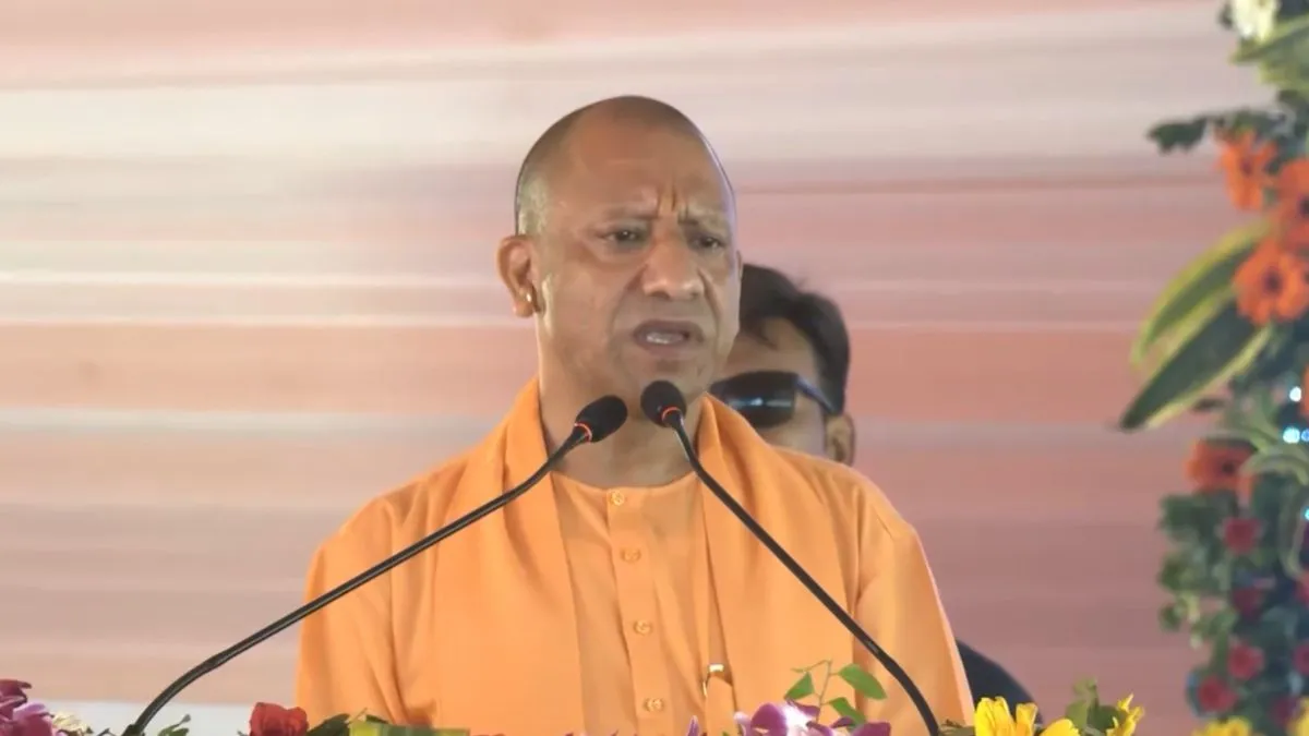 CM योगी का विपक्ष पर करारा हमला, बोले- वक्फ के नाम पर क्यों समाजवादी पार्टी और कांग्रेस का मुंह बंद हो जाता है CM Yogi- India TV Hindi