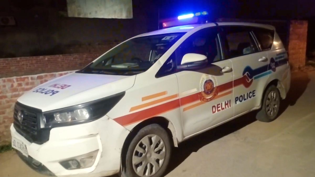 दिल्ली पुलिस का डबल एक्शन, मुठभेड़ के बाद रंगदारीबाज पवन पहलवान गिरफ्तार, साइबर ठगों का गिरोह भी पकड़ा गया