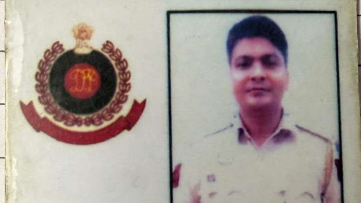 दिल्ली में तेज रफ्तार कार का कहर! ट्रैफिक पुलिस के हेड कॉन्स्टेबल को मारी जोरदार टक्कर, हो गई मौत