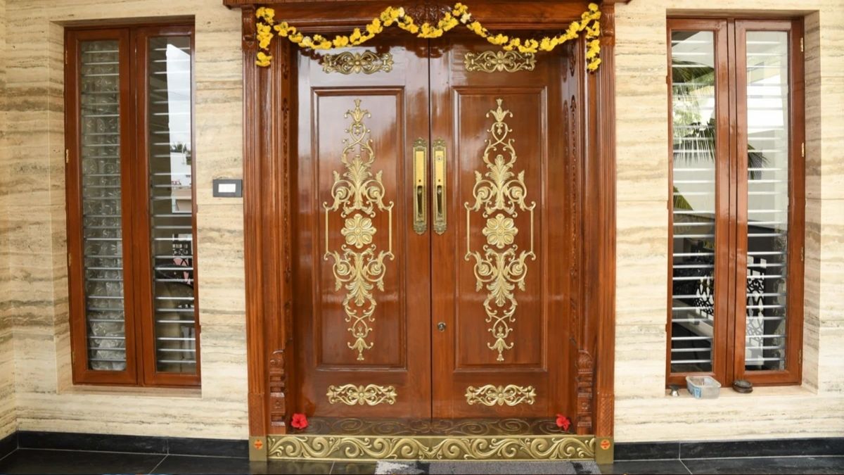 घर के दरवाजे पर देहली क्यों होती है जरूरी? वास्तु के अनुसार इन 5 चीजों से भी रखें दूरी… घर के दरवाजे पर देहली क्यों होती है जरूरी? वास्तु के अनुसार इन 5 चीजों से भी रखें दूरी…