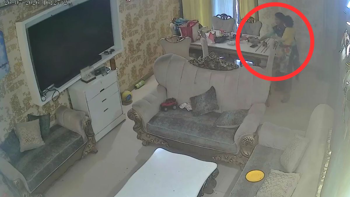 गाजियाबाद में नौकरानी ने काम के पहले ही दिन चोरी किया फोन, CCTV में कैद हुई घटना