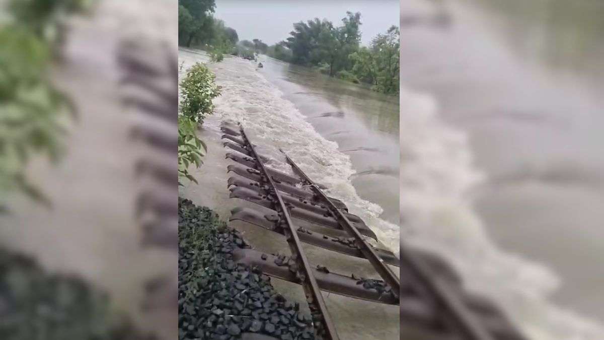 गुजरात में रेलवे ट्रैक बह गया, कावेरी नदी का ऐसा रूप कभी नहीं देखा; VIDEO डरा देगा
