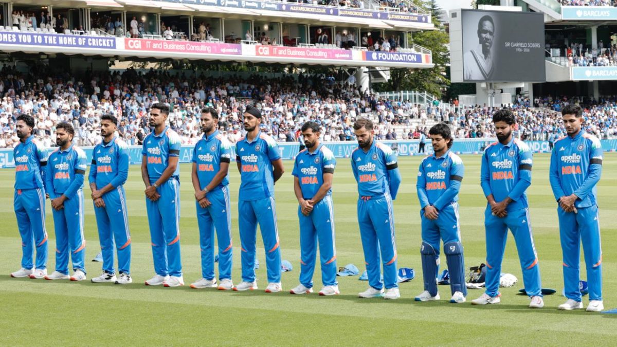 इंडिया वर्सेस इंग्लैंड तीसरे वनडे में क्यों काली पट्टी बांधकर खेलने उतरे खिलाड़ी? 1 मिनट का मौन भी रखा गया