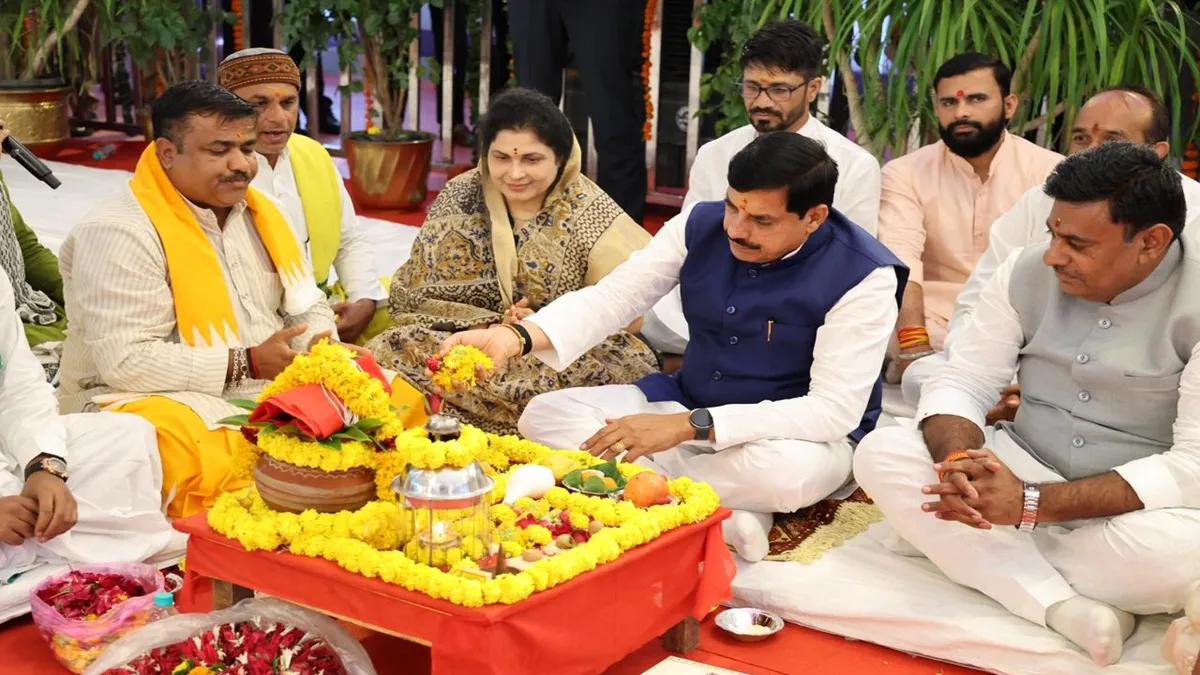 CM मोहन यादव ने भोपाल में स्मार्ट इंडस्ट्रियल पार्क की रखी नींव, 25 एकड़ में विशाल कन्वेंशन सेंटर भी बनेगा सीएम मोहन यादव भूमि...- India TV Hindi