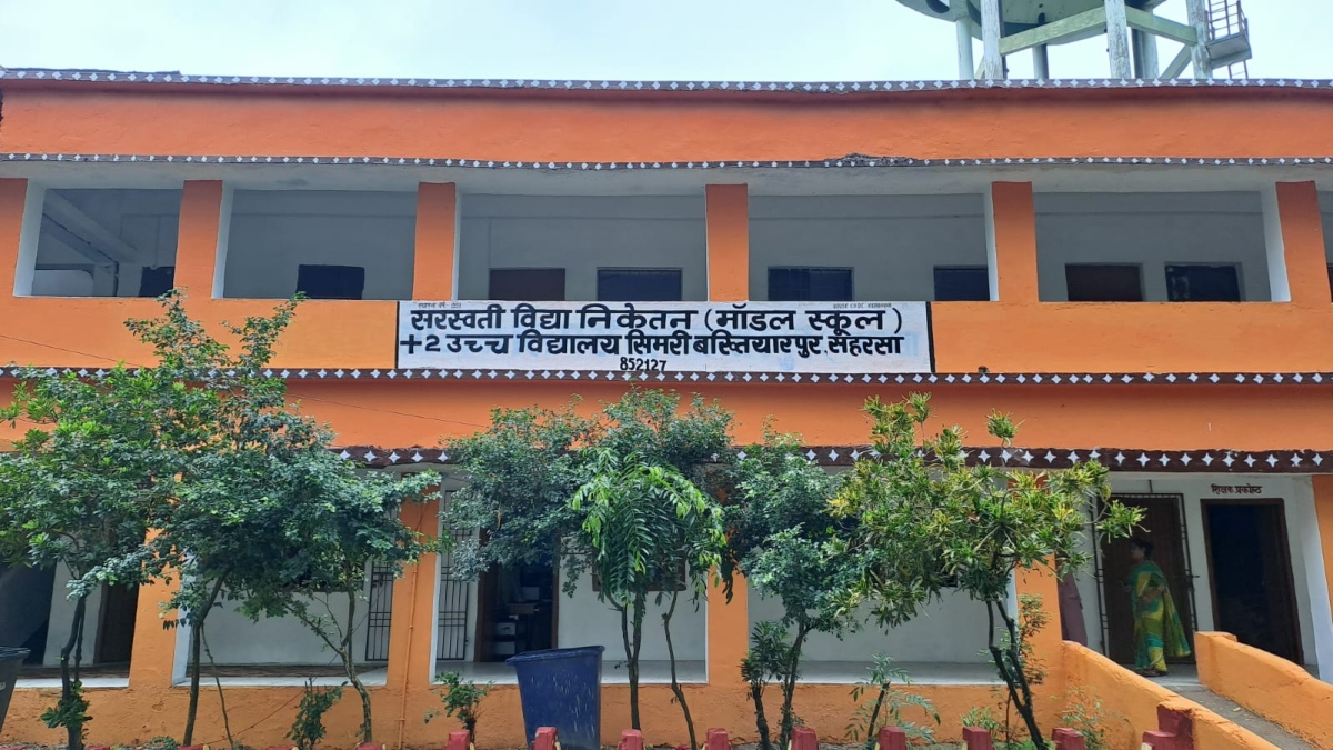 बिहार में मॉडल स्कूलों का रंग भगवा किये जाने को लेकर सियासत, जेडीयू ने भी किया विरोध