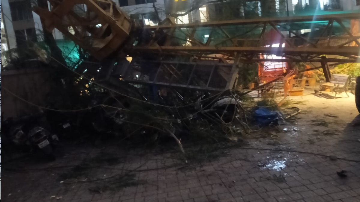 मुंबई की सोसाइटी में बड़ा हादसा, कंस्ट्रक्शन कार्य में लगी क्रेन गिरी, एक की मौत