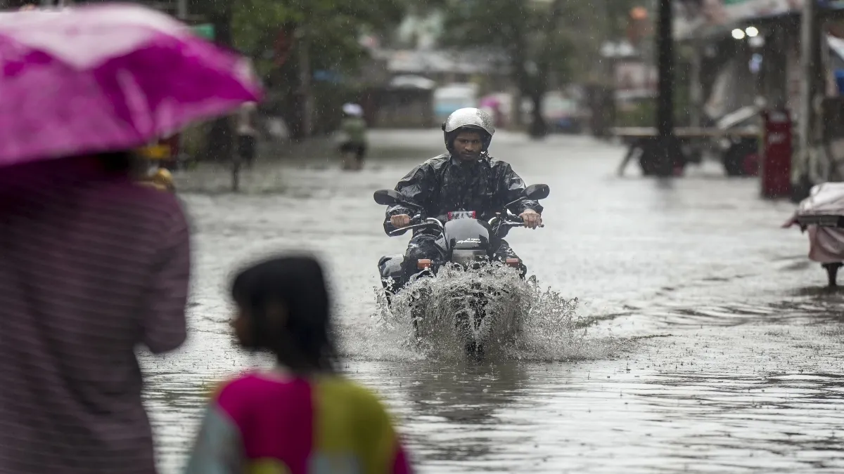 मुंबई की बाढ़ बनी बड़ा संकेत, क्लाइमेट चेंज बदल रहा भारतीय मानसून का पैटर्न, जानिए क्या बोले विशेषज्ञ? मुंबई में हो रही भारी बारिश- India TV Hindi