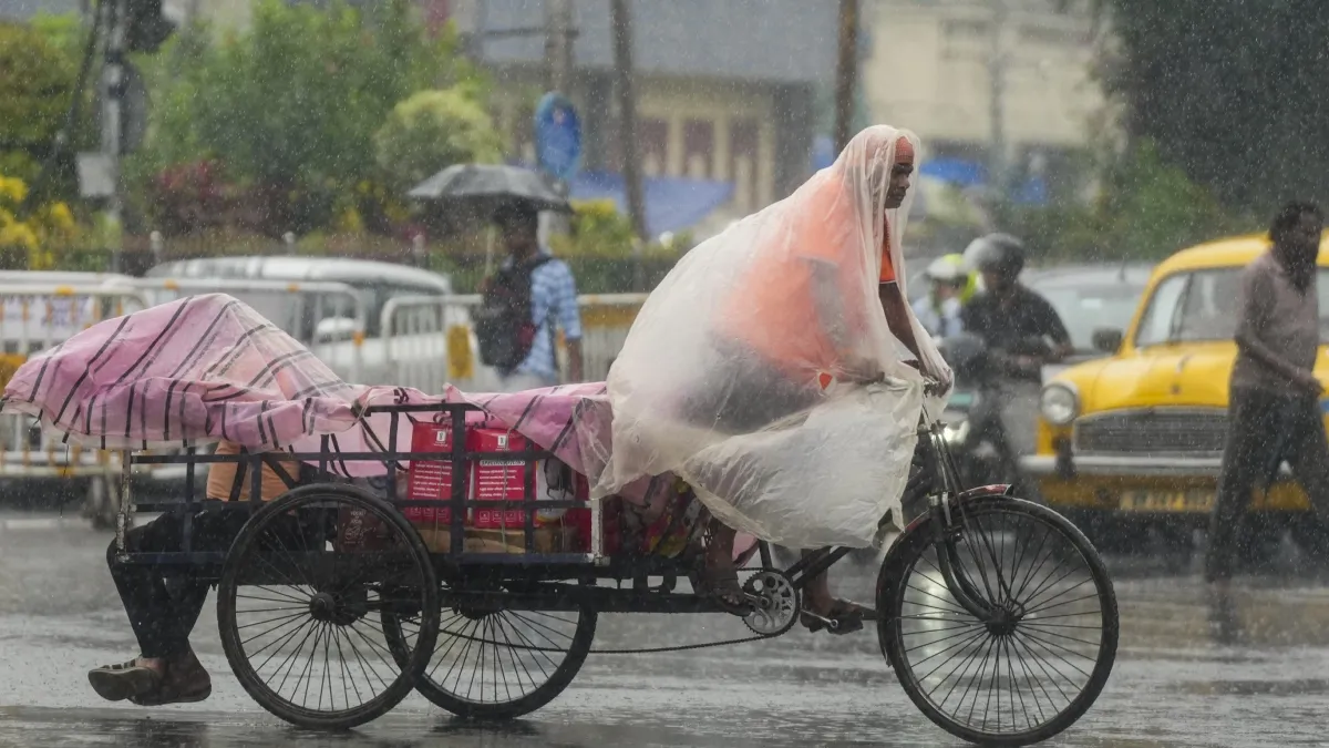 पश्चिम बंगाल में 14 जुलाई तक भारी बारिश की संभावना, उत्तराखंड में कई जगह भूस्खलन, IMD ने जारी किया अलर्ट Rain- India TV Hindi