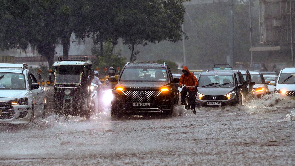 दिल्ली-NCR में 30 जुलाई को सुबह से लेकर रात तक झमाझम बारिश के आसार, IMD का अलर्ट पढ़कर ही घर से निकलें