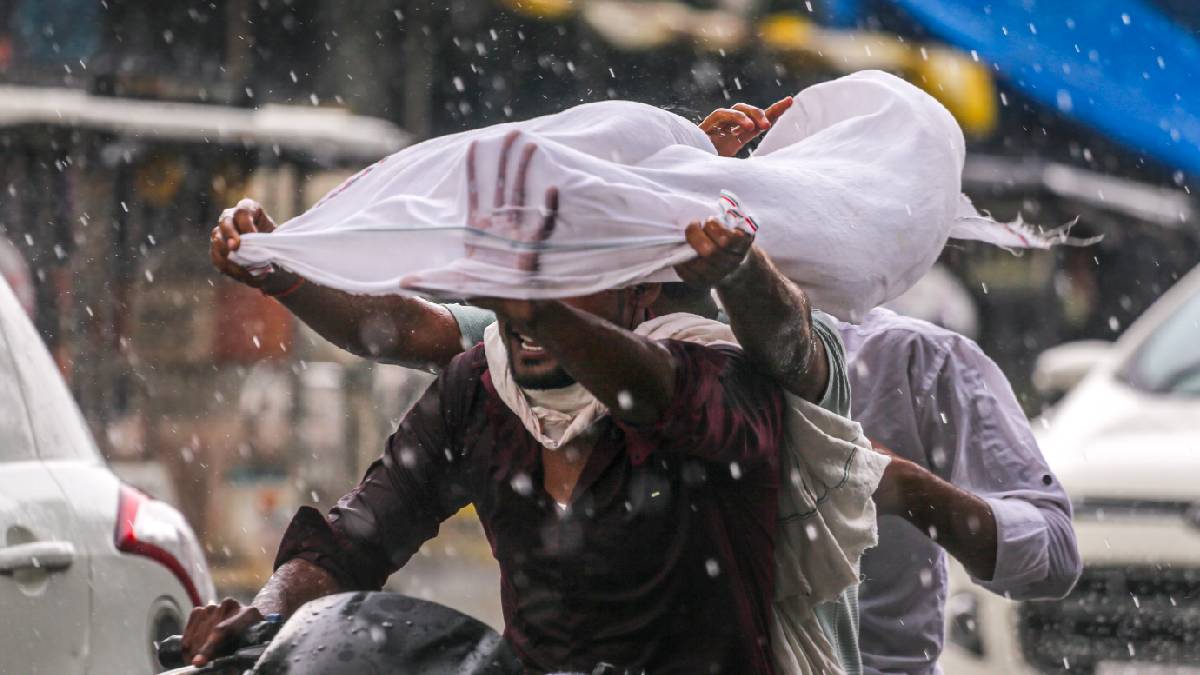मानसून की एंट्री होते ही बदला दिल्ली का मौसम, NCR के कई इलाकों में बूंदाबांदी