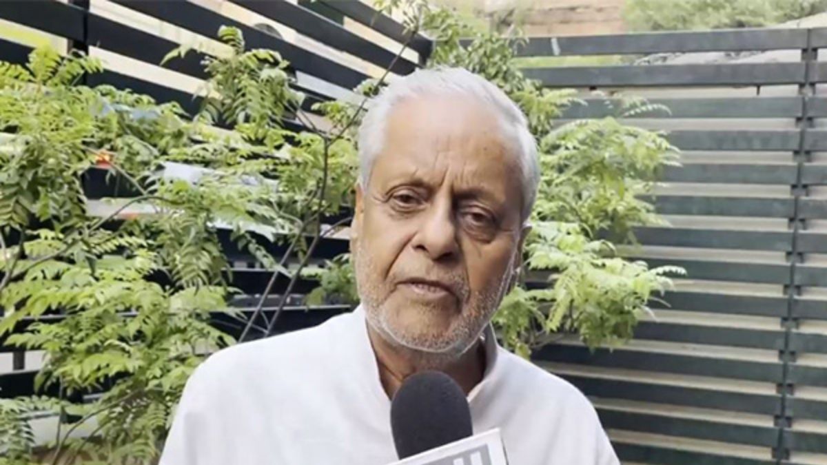 यूपी में समाजवादी पार्टी के सीनियर नेता राजेंद्र चौधरी को पड़ा दिल का दौरा, हॉस्पिटल में मिलने पहुंचे अखिलेश यादव