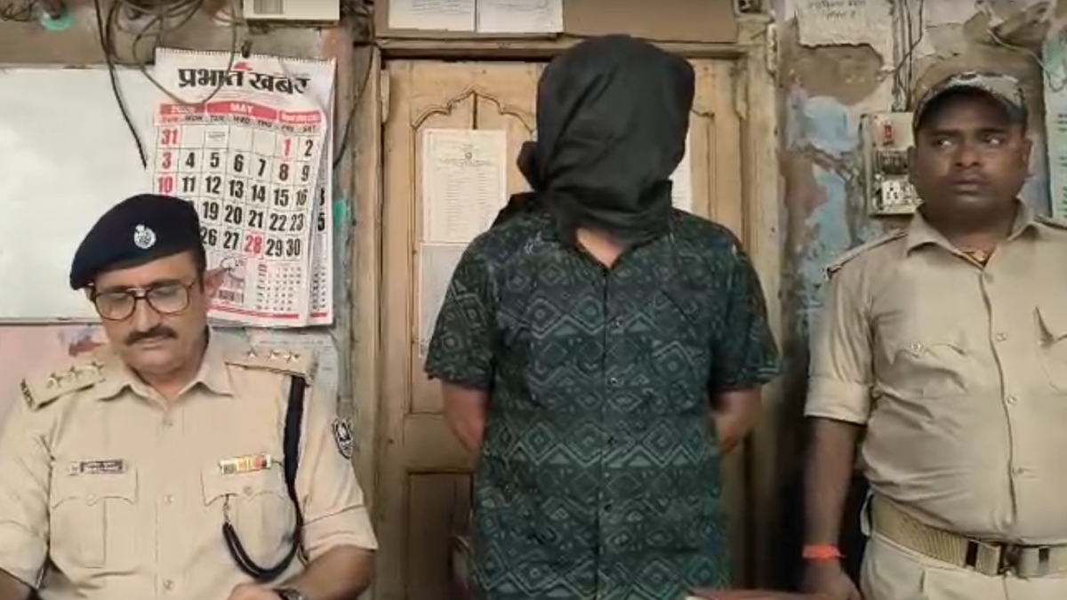 भू-माफिया संतोष डॉन गिरफ्तार, 28 मामले हैं दर्ज, अमेरिकी पिस्टल, मैगजीन बरामद
