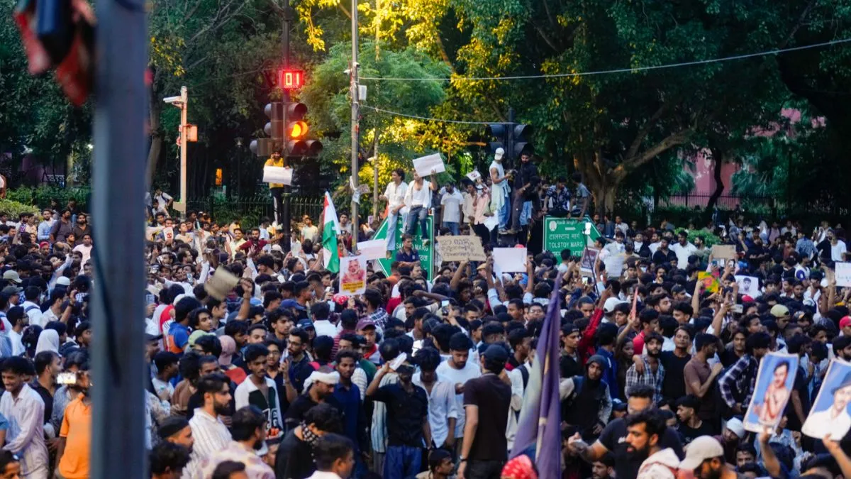 दिल्ली में प्रदर्शन वाले इलाकों में ऐप-बेस्ड कैब, फूड डिलीवरी, क्विक कॉमर्स कंपनियां सीमित रखें सेवाएं, पुलिस ने दी सलाह दिल्ली में प्रदर्शन करते छात्र- India TV Hindi