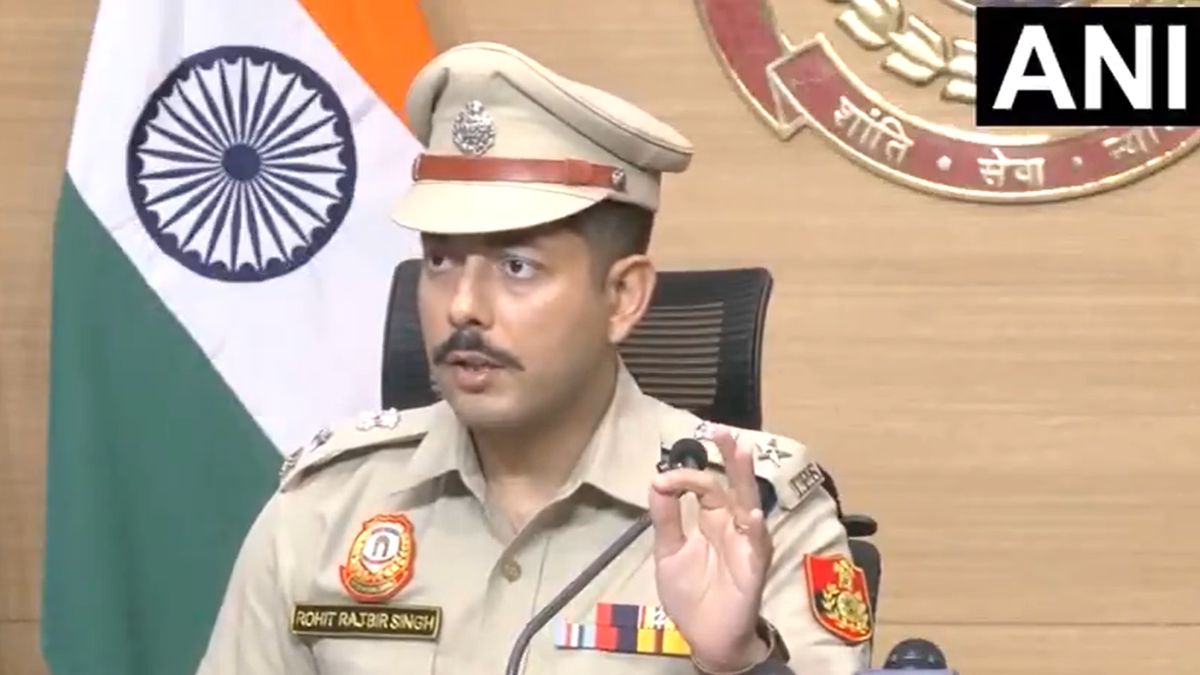 CJP प्रोटेस्ट के बीच दिल्ली पुलिस ने की पीसी, कहा- "पाकिस्तान से चलाए जा रहे अकाउंट के जरिए झूठे पोस्ट हो रहे हैं"